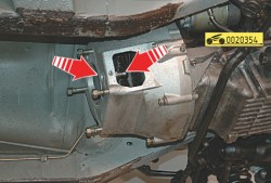 Окончательно затяните шесть болтов крепления нажимного диска ГАЗ 31105 Волга