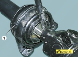 Разъедините карданные валы ГАЗ 31105 Волга