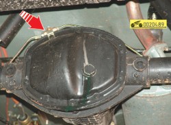 Слейте тормозную жидкость из заднего контура тормозов ГАЗ 31105 Волга