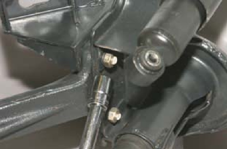 Болт нижнего крепления правого кронштейна подвески силового агрегата Chevrolet Niva 