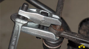 Съемник рулевых тяг на пальце рулевой тяги Chevrolet Niva