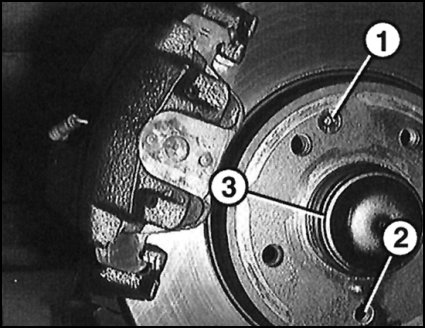 Фиксация тормозного диск на ступице колеса Mercedes-Benz W203