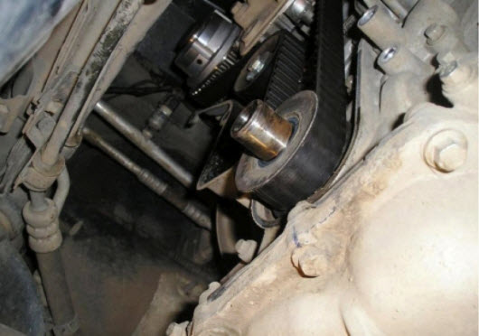 Снятие зубчатого шкива коленчатого вала автомобиля Ford Focus 2