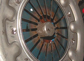 Нажимной диск сцепления в кожухе Nissan Qashqai
