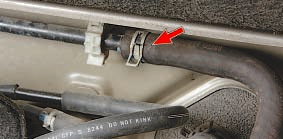 Вакуумный шланг на промежуточной трубке Nissan Qashqai