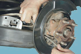 Вытягивание троса стояночного тормоза Nissan Qashqai