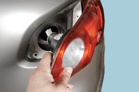 Снятие заднего фонаря с двери задка Nissan Qashqai