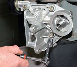 Замена уплотнительных колец кронштейна масляного фильтра Chevrolet Niva