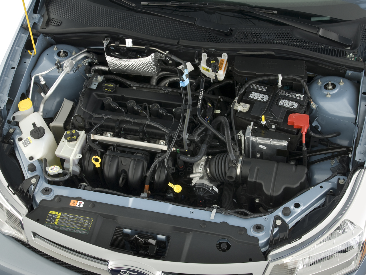 Осмотр двигателя автомобиля Ford Focus 2 на течь масла 