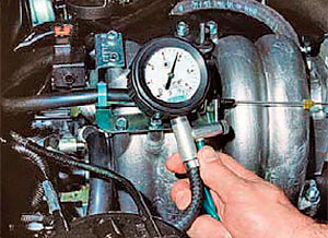 Проверка давления топлива в системе питания двигателя Chevrolet Niva