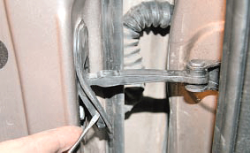 Резиновый уплотнитель торца панели передней двери Nissan Qashqai