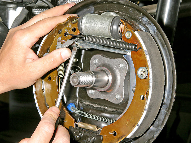 Сборка барабанного тормозного механизма Renault Logan