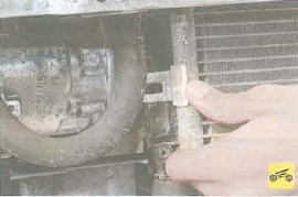 Проушина радиатора системы охлаждения Renault Logan