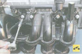 Болты крепления впускной трубы к головке блока цилиндров Renault Logan