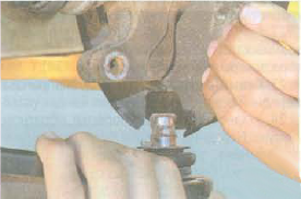 Разъединение шаровой опоры и поворотного кулака Renault Logan