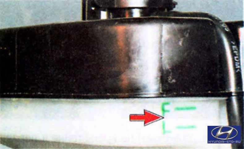 Уровни жидкости в расширительном бачке радиатора охлаждения двигателя Hyundai Tucson I 2004 - 2010
