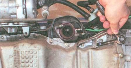 Болты правого крепления масляного картера двигателя Renault Logan