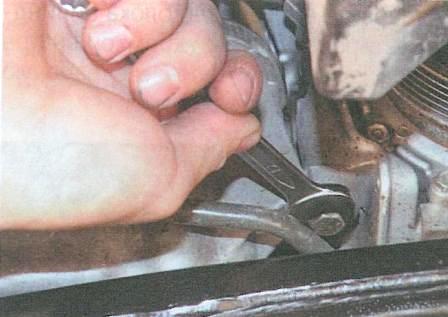 Болт крепления масляного картера и кронштейна вспомогательного оборудования Renault Logan