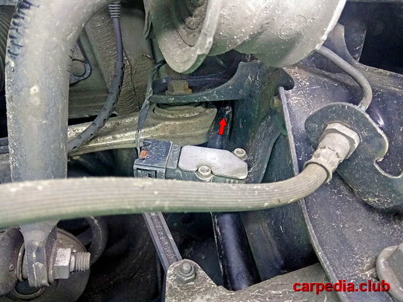 Проверка износа резинометаллического шарнира поперечного рычага задней подвески BMW X5 F15