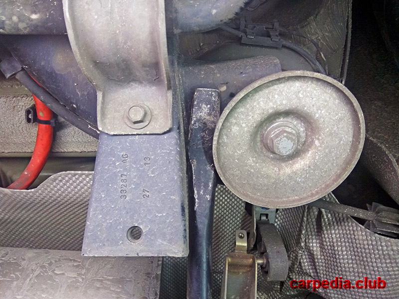 Проверка износа резинометаллического шарнира крепления заднего подрамника к кузову BMW X5 F15