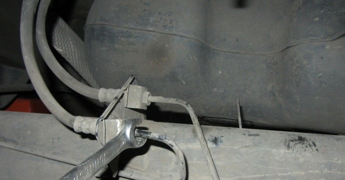 Трубки гидропривода тормозной системы задних колес Renault Logan