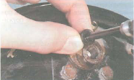 Использование колпачка для закрытия тормозной трубки Renault Logan