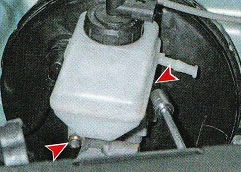 Установка главного тормозного цилиндра Renault Logan