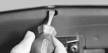 Прочистка дренажного отверстия крышки багажника Renault Logan