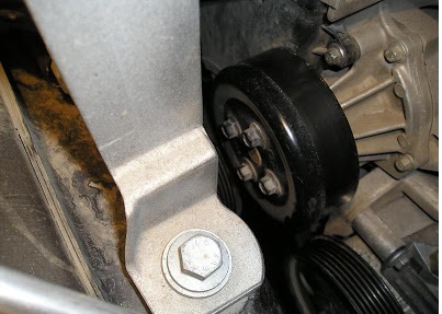 Болты крепления шкива привода насоса охлаждающей жидкости Ford Focus 2 