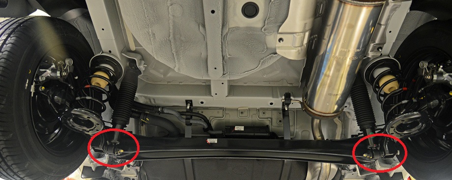 Резинометаллические шарниры (сайлентблоки) балки задней подвески на автомобиле Hyundai Solaris