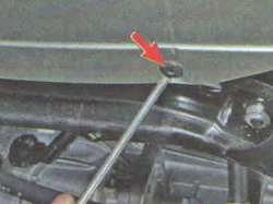 Отворачивание крепления переднего бампера к подрамнику Lada Largus