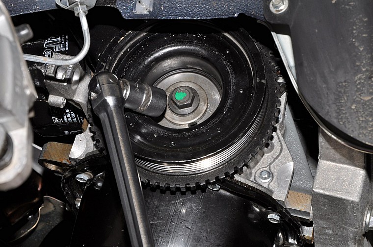 Проворачивание коленчатого вала двигателя Лада Гранта (ВАЗ 2190)