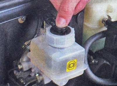Проверка датчика уровня тормозной жидкости Лада Гранта (ВАЗ 2190)