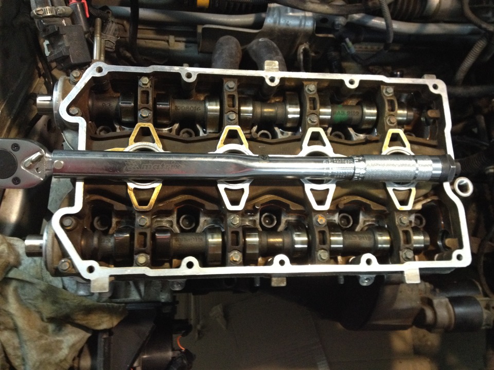 Затяжка динамометрическим ключом болтов крепления головки блока цилиндров двигателя ВАЗ-21126 Лада Гранта (ВАЗ 2190)