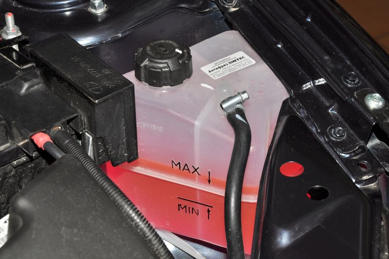 Доведение до нормы уровня охлаждающей жидкости двигателя ВАЗ-21126 Лада Гранта (ВАЗ 2190)
