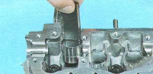 Извлечение гидротолкателя клапана двигателя ВАЗ-21126 Лада Гранта (ВАЗ 2190)