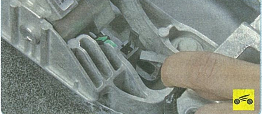 Замена рычага привода стояночного тормоза Ford Focus 3