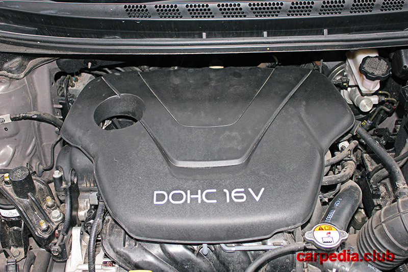 Крышка двигателя на автомобиле Hyundai Elantra J5 MD