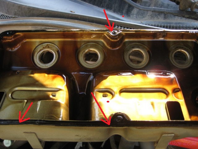 Замените уплотнительную прокладку на крышке Mitsubishi Lancer X