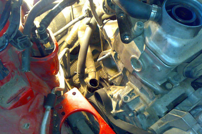 После снятия водяного насоса (помпы) системы охлаждения автомобиля Skoda Fabia I