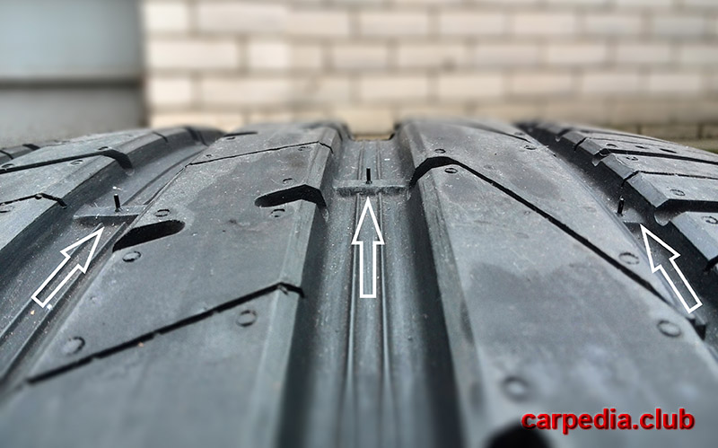 Расположение индикаторов проверки глубины протектора шины на автомобиле Hyundai Accent MC