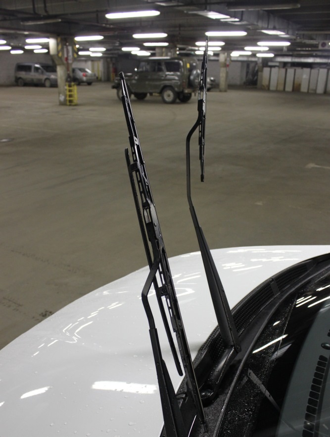 Поднять дворники в вертикальное положение на автомобиле Hyundai Accent MC