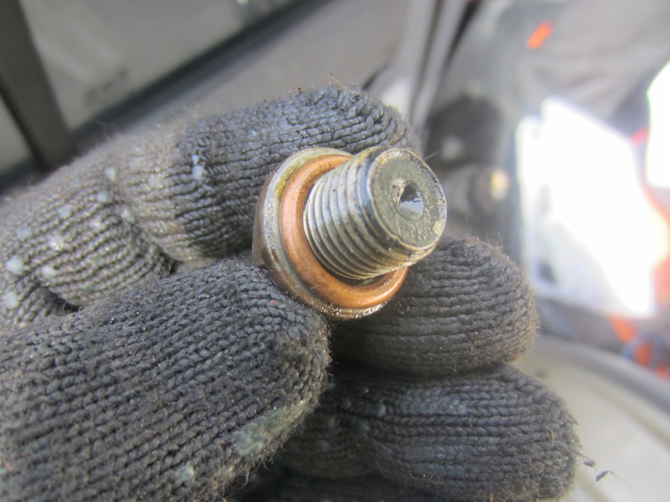 Уплотнительное кольцо пробки картера двигателя на автомобиле Hyundai Accent MC