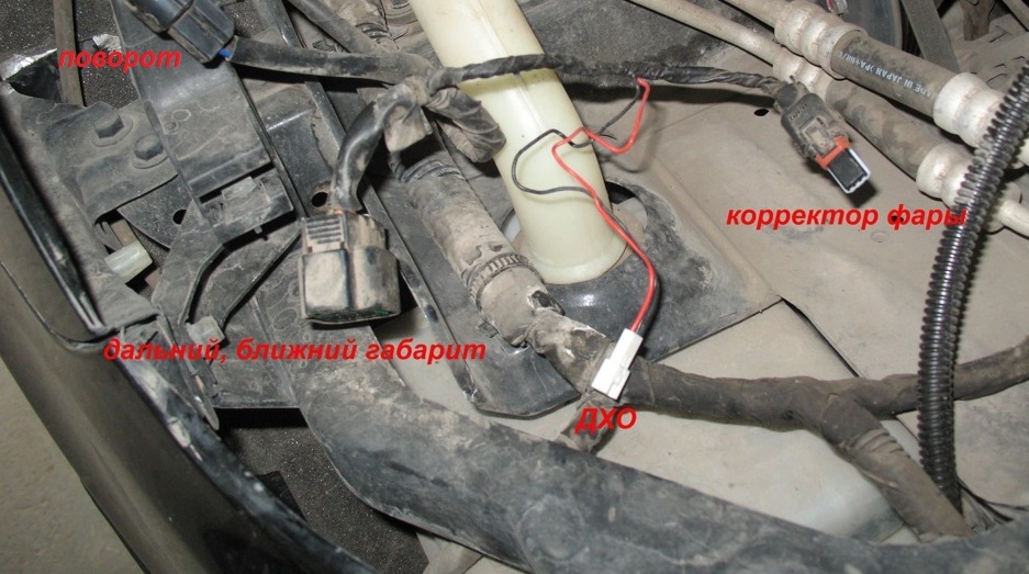Колодки проводов блок-фары на автомобиле Hyundai Accent MC