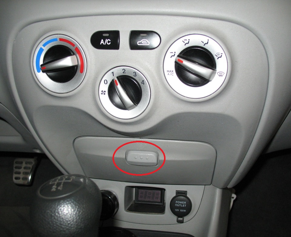 Расположение панели кондиционера на автомобиле Hyundai Accent MC