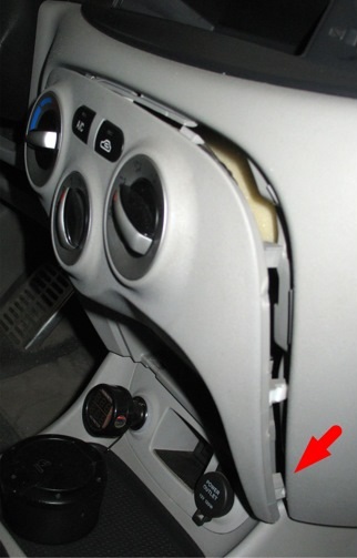 Извлечь блок управления кондиционером на автомобиле Hyundai Accent MC