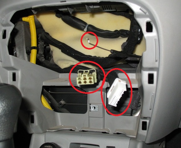 Расположение колодок проводов управления кондиционером на автомобиле Hyundai Accent MC