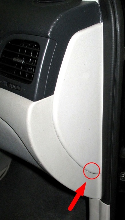 Расположение боковых облицовок торпеды на автомобиле Hyundai Accent MC