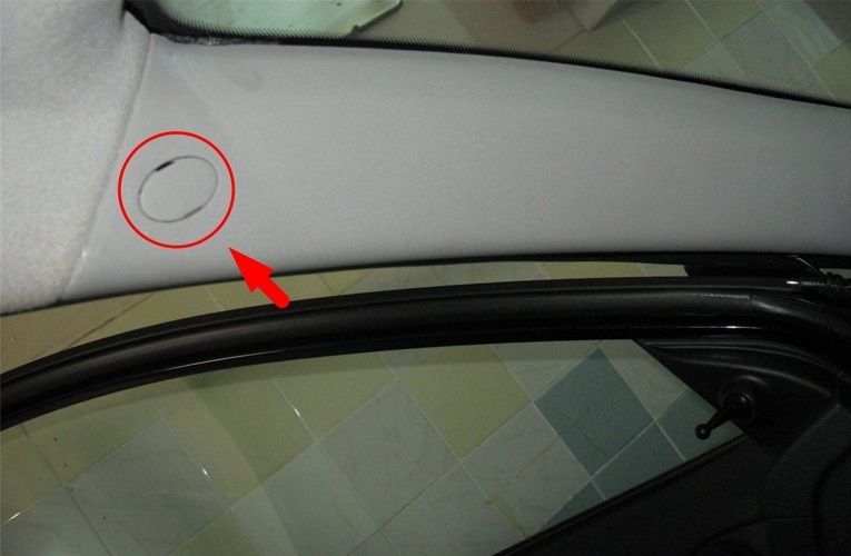 Расположение заглушки передней стойки кузова на автомобиле Hyundai Accent MC