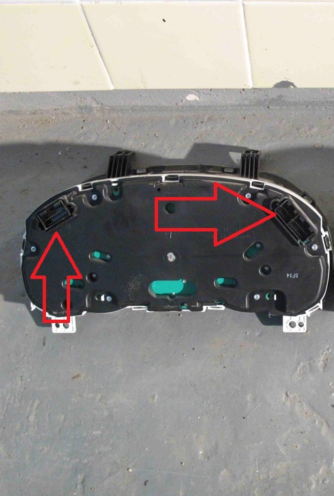Расположение разъемов панели приборов на автомобиле Hyundai Accent MC